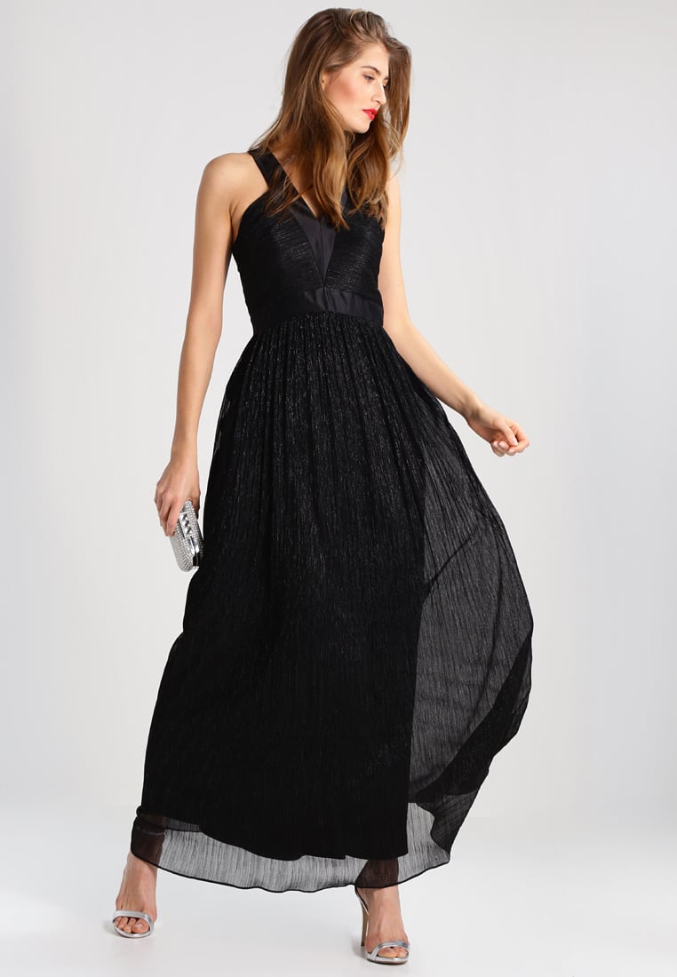 długa czarna suknia sylwestrowa