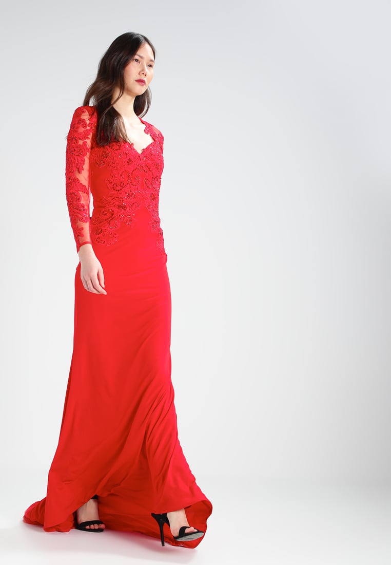 długa czerwona suknia sylwestrowa